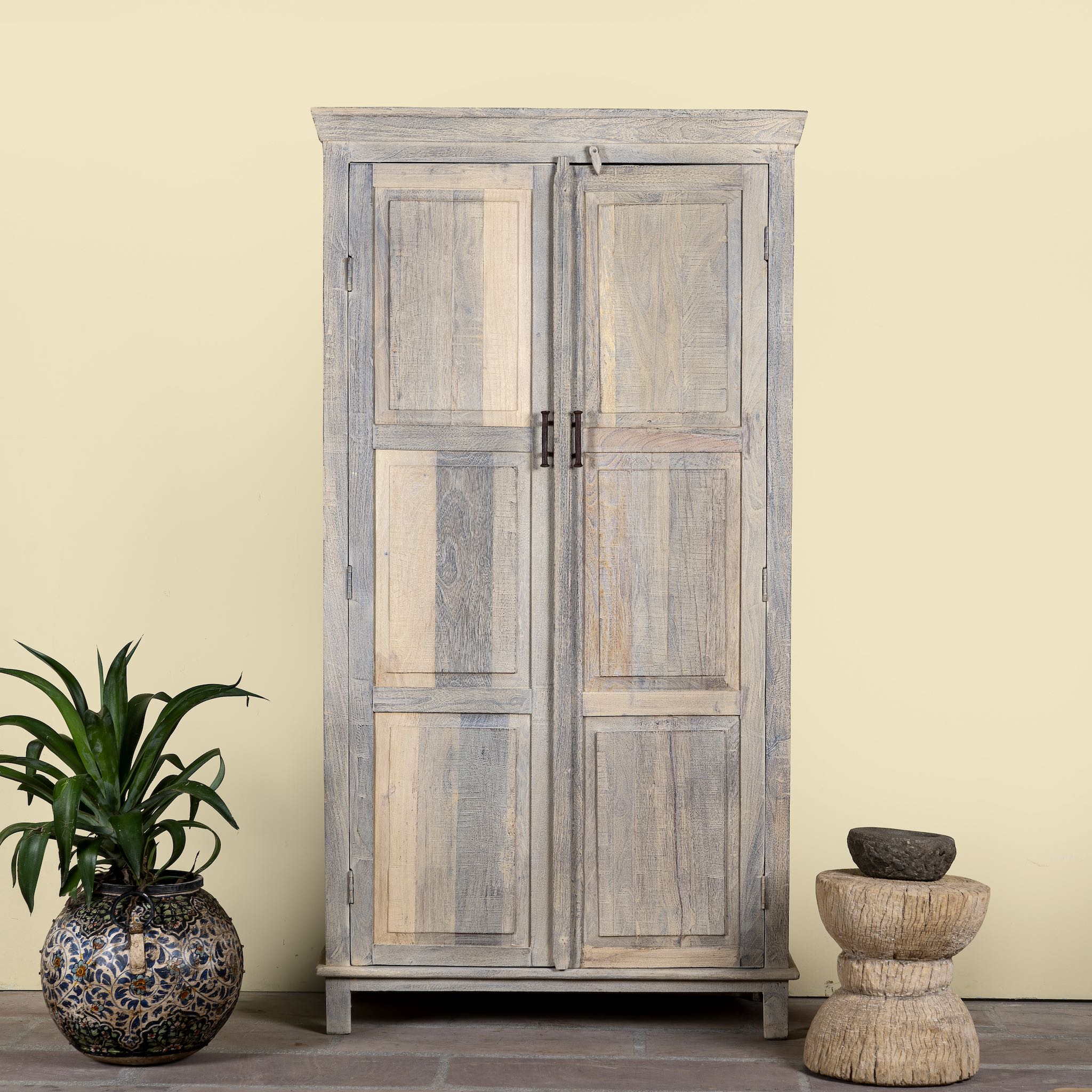 Reclaimed wood wardrobe with panelled double doors and rustic finish; bathroom furniture with ample storage, 100 × 45 × 190 cm.