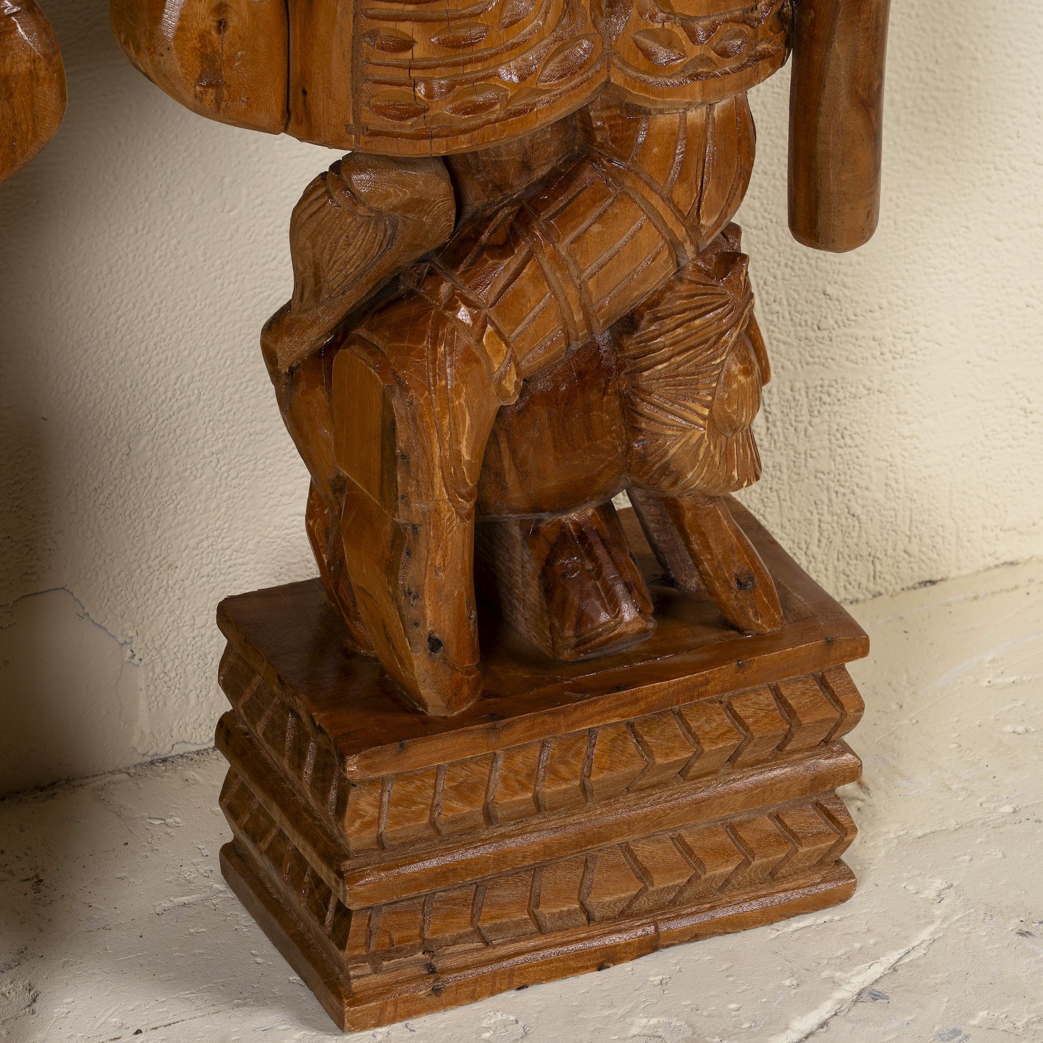 Close up image of a hand-carved Indian house guardian statue in exotic style, made from reclaimed wood; sustainable furniture, 40 × 20 × 120 cm.