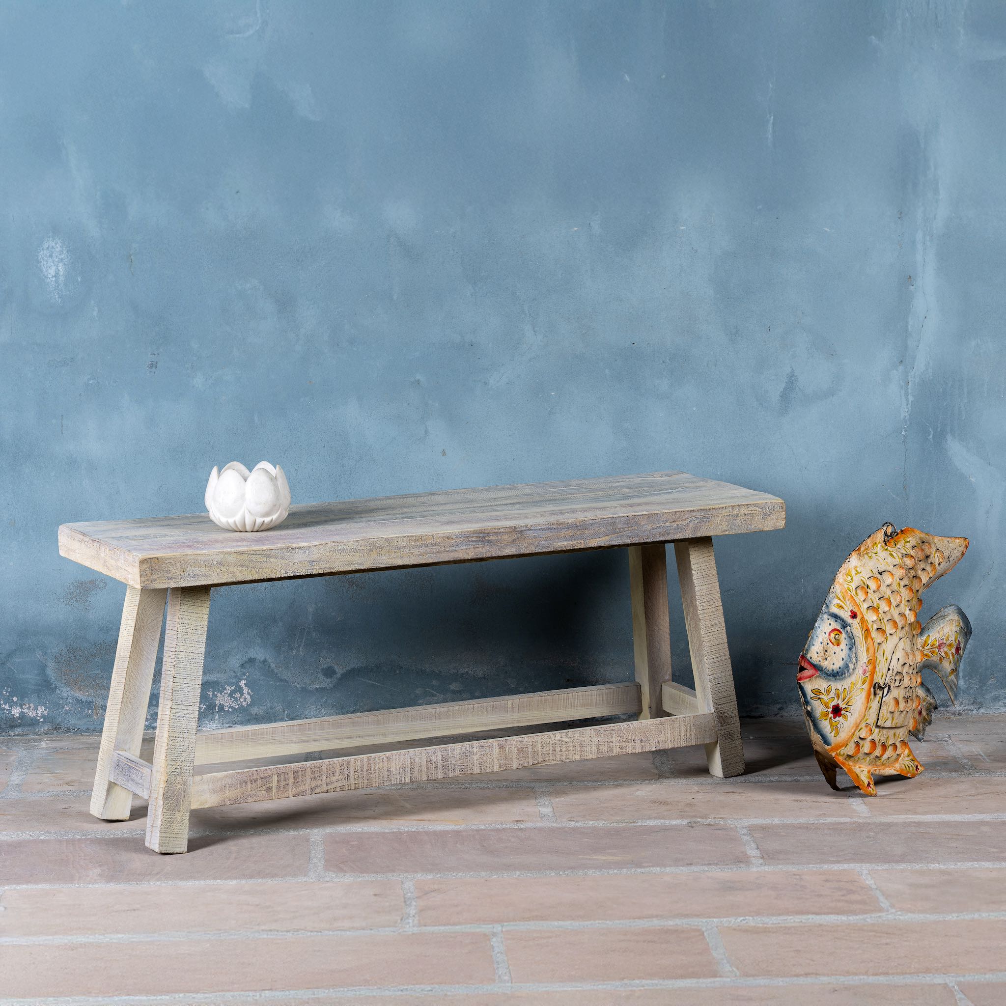 Sandblasted driftwood bench made of reclaimed wood, sustainable furniture with rustic design, 120 × 36 × 50 cm.