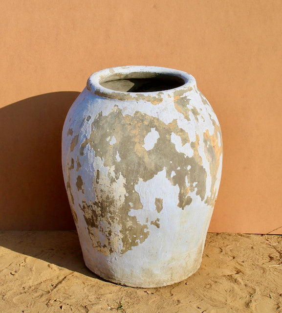 Antique-style Indian clay vase with wide shape – a handcrafted Bali style clay vase ideal for Indian home decoration and bohemian interiors.