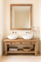 Lifestyle imagination of a teak wood console table with sandblasted finish, three drawers and lower shelf; sustainable furniture for entryways, living rooms, or bathrooms, 160 × 30 × 80 cm.