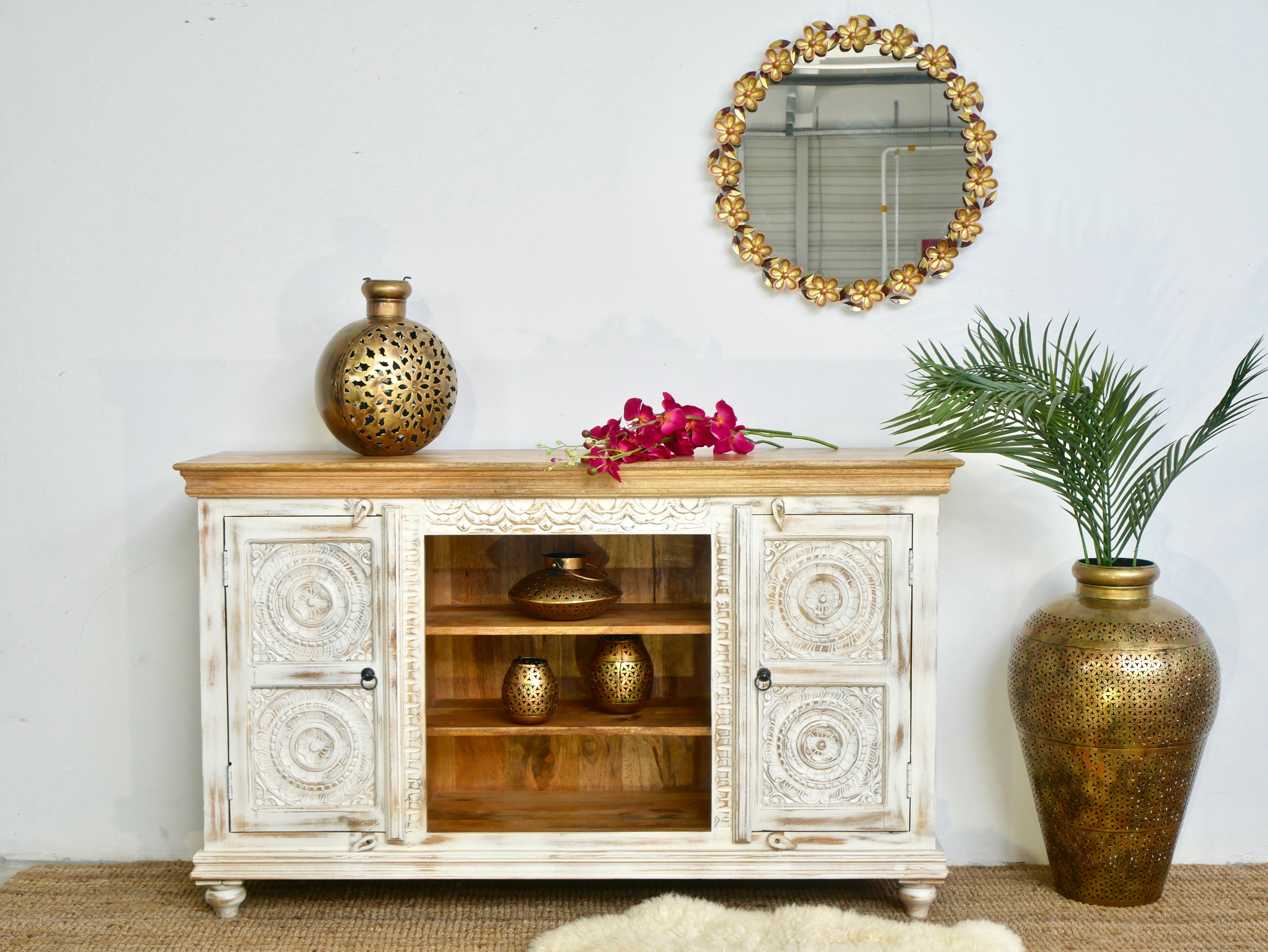 Carved mango wood console table with Indian motifs and natural finish; vintage furniture with 3 compartments and 2 drawers, 150 × 75 × 40 cm.
