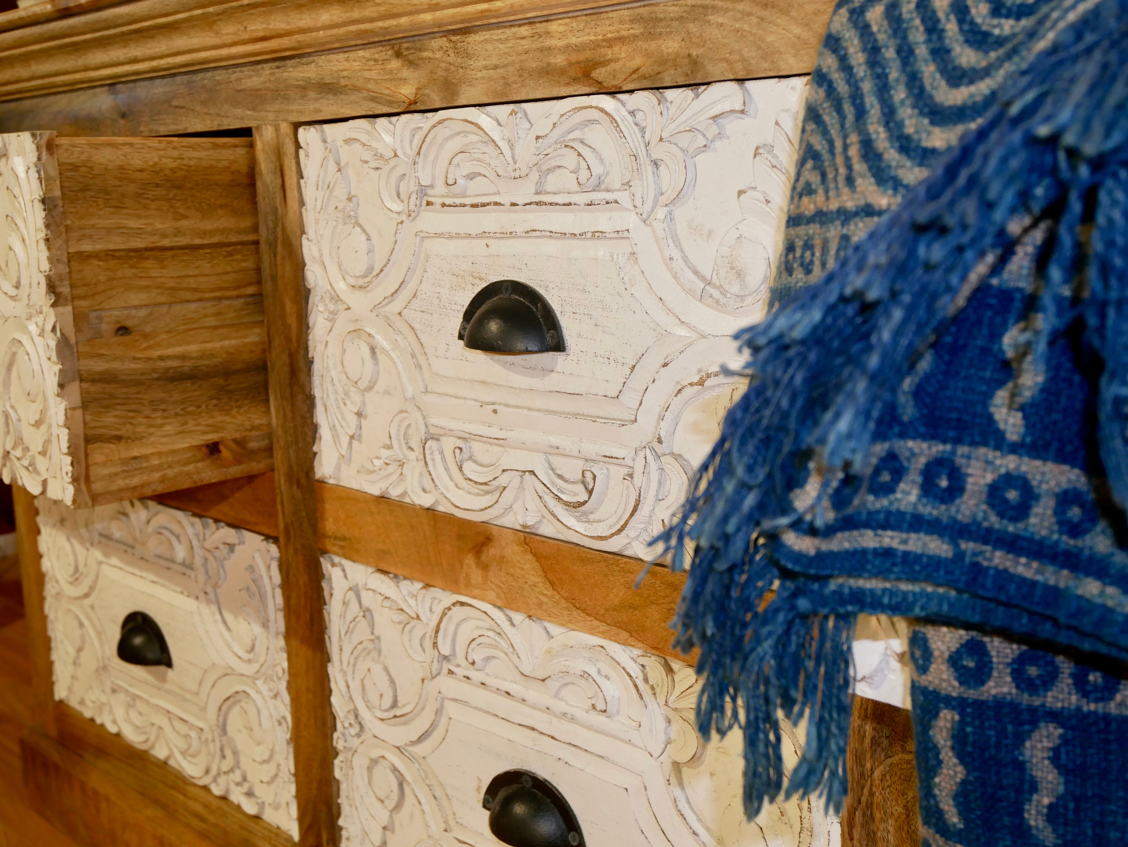Gaya, vintage wooden chest of drawers