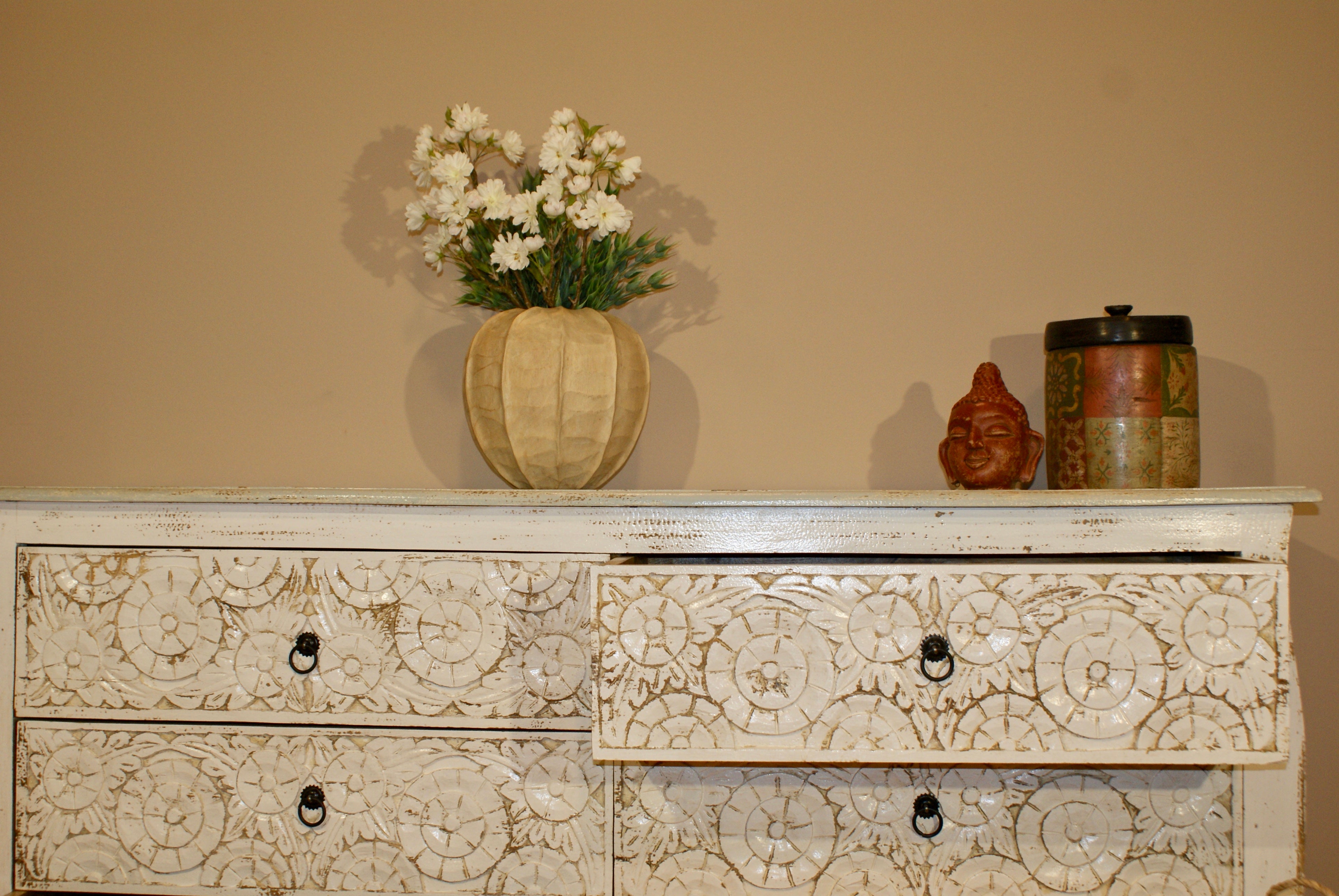 Nagpur, antique white chest of drawers